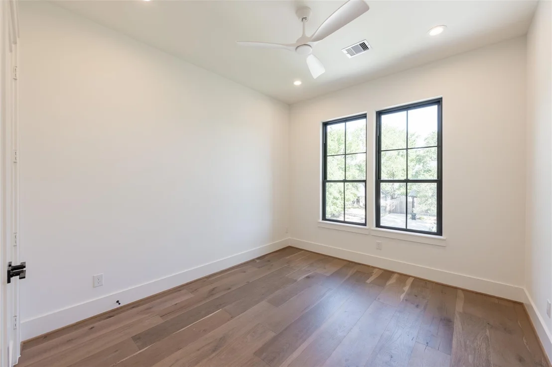 Photo of 1241 Du Barry Lane