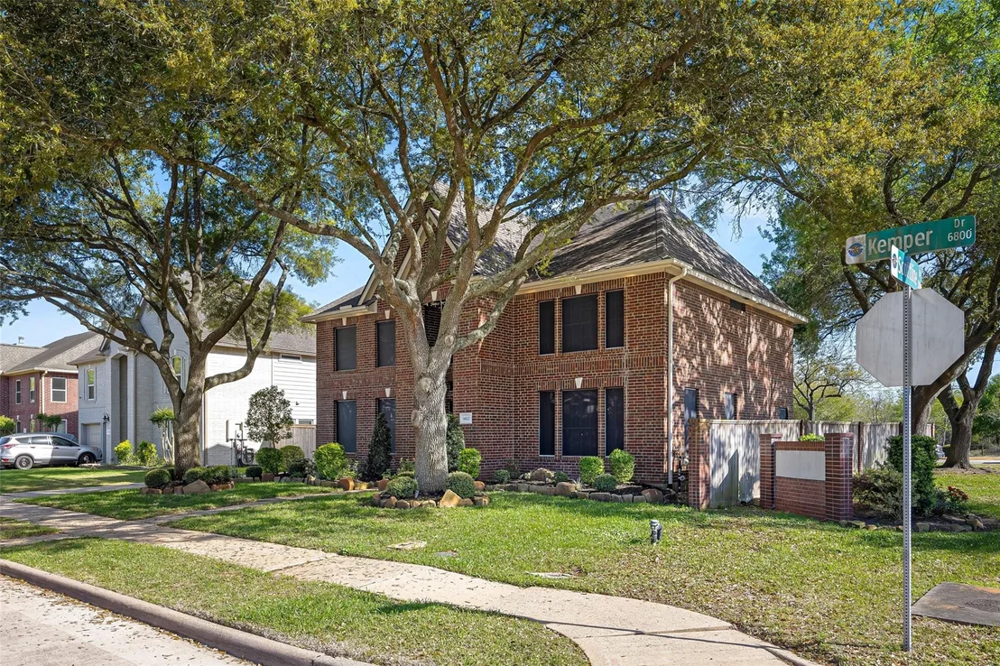 Photo of 6822 Kemper Drive