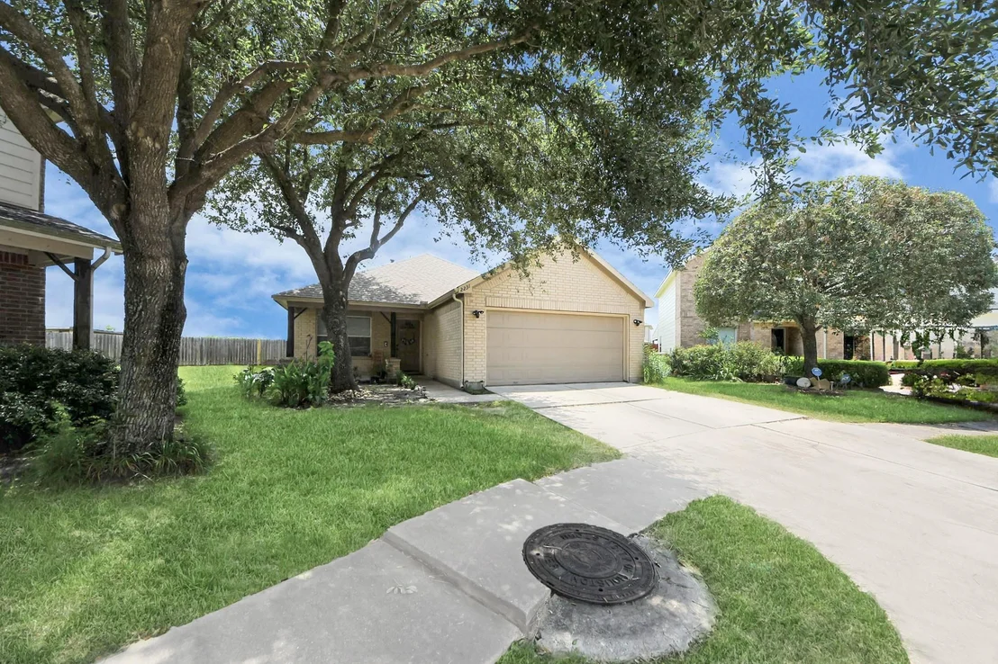 Photo of 2231 Pine Croft Drive