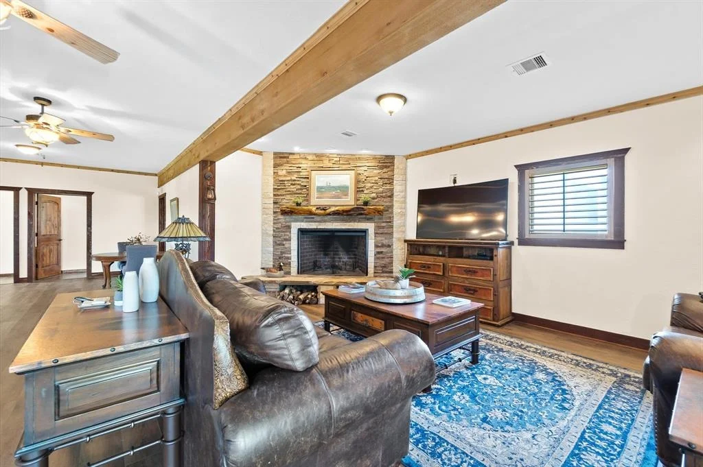 Photo of 11008 Hillside Drive