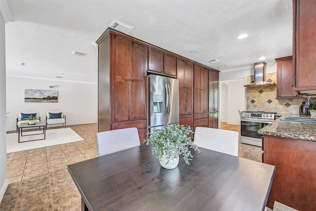 Photo of 705 Quaker Drive