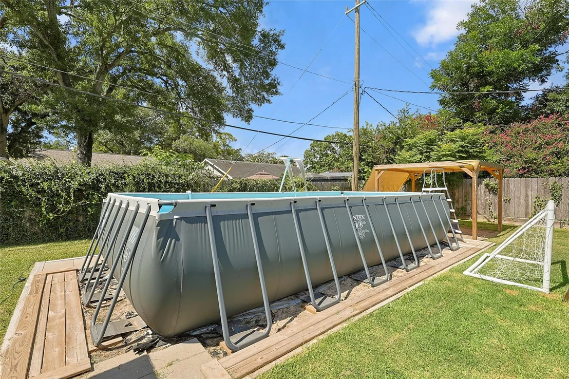 Photo of 5703 Belrose Drive