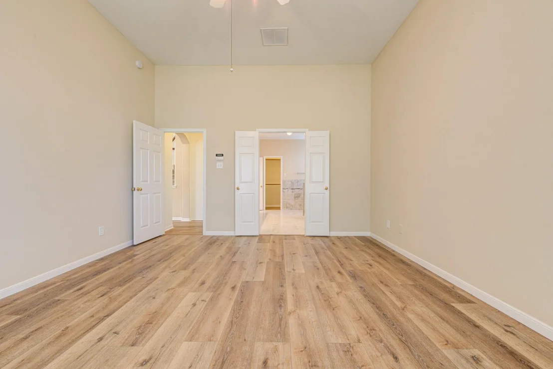 Photo of 18418 Lakeview Circle