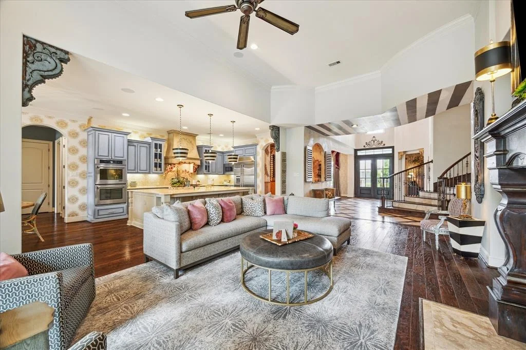 Photo of 23 E Loftwood Circle