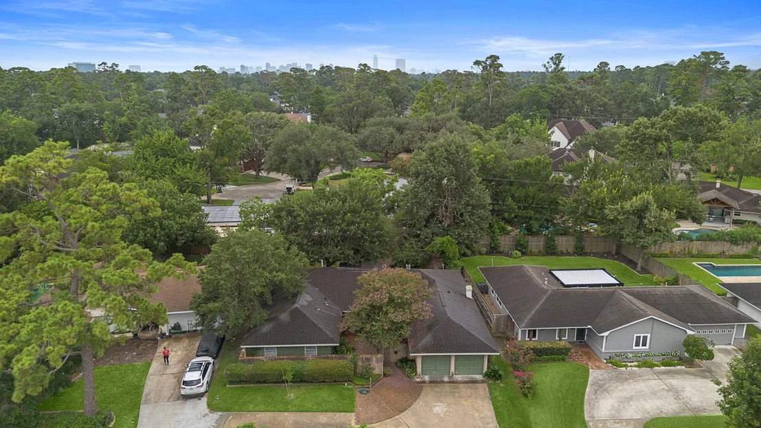 Photo of 8427 Westview Drive