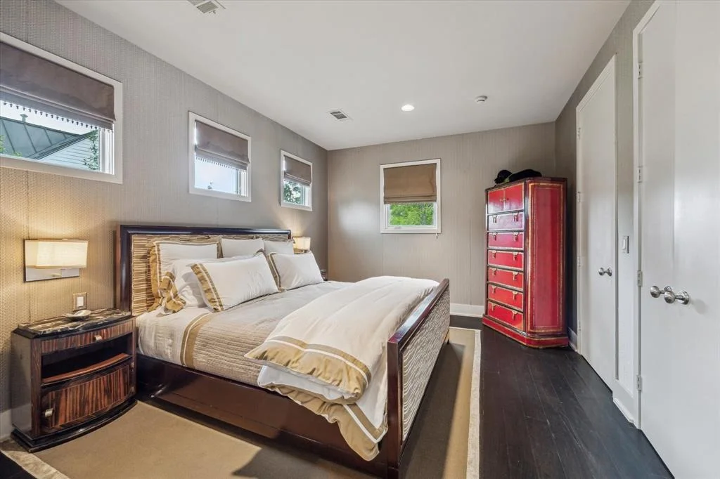 Photo of 2949 Chevy Chase Drive