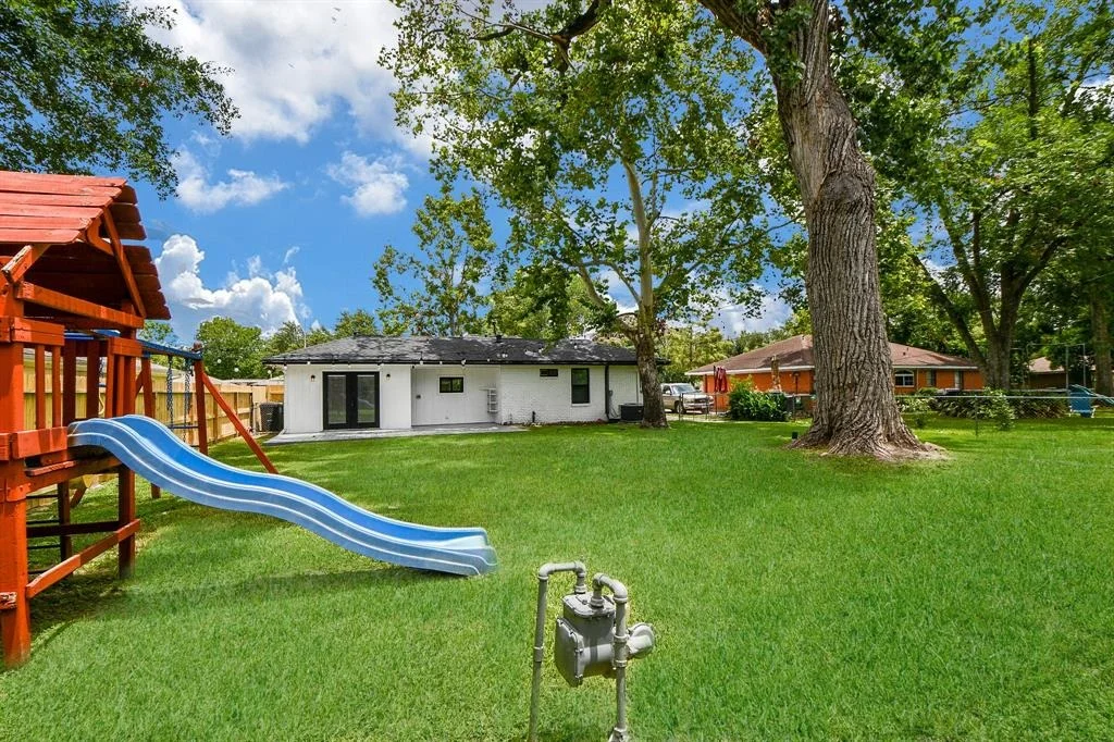 Photo of 9427 Springmont Drive