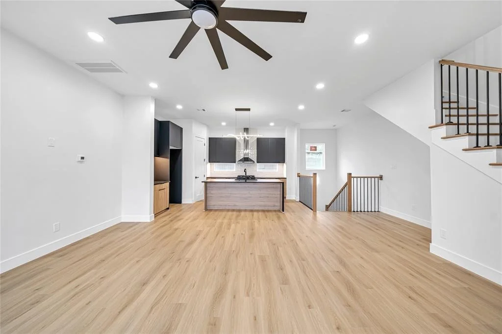 Photo of 2423 Bastrop Street