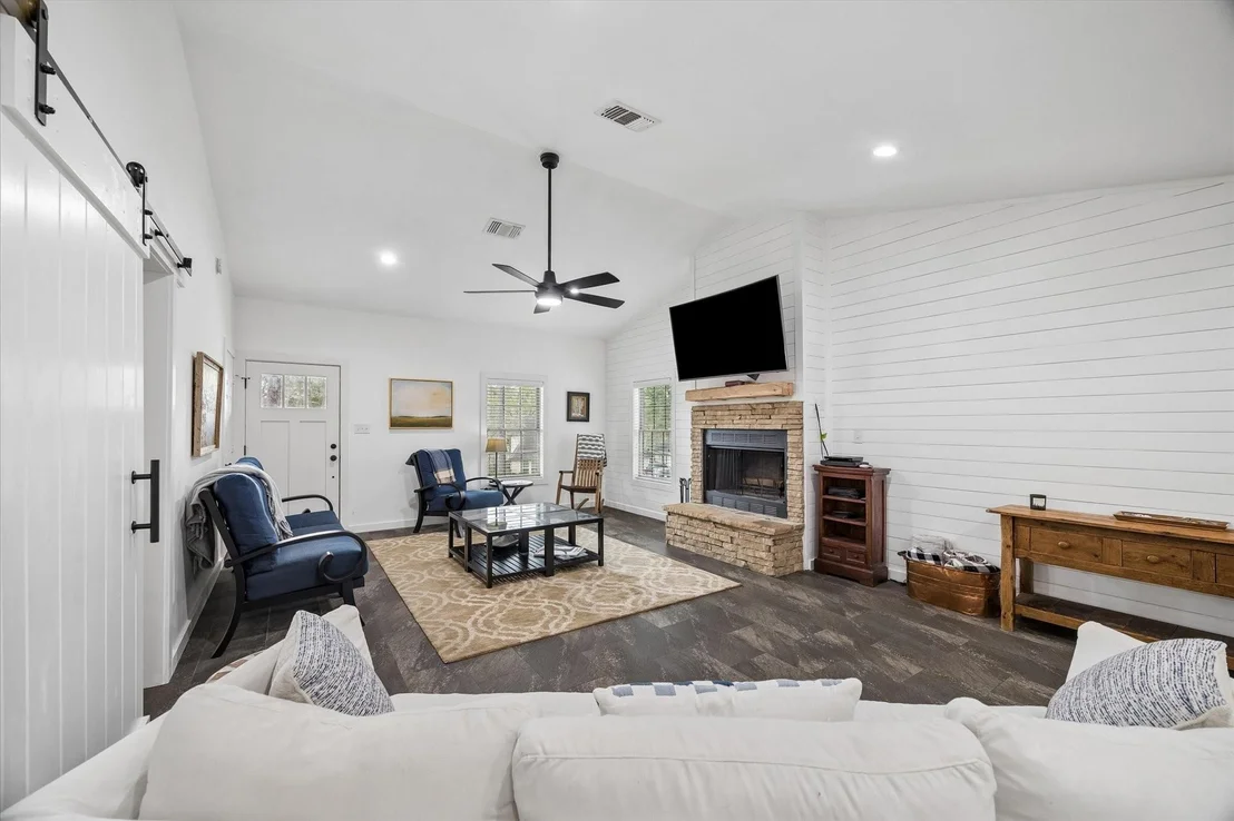 Photo of 90 Twinstone Circle