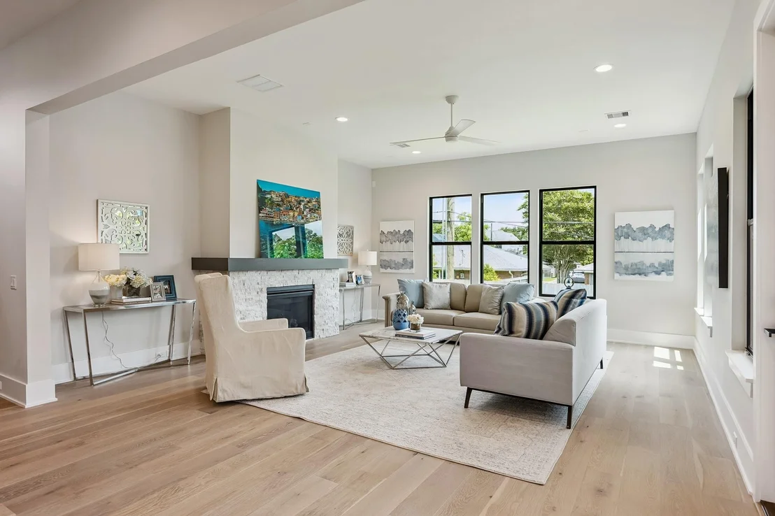 Photo of 2214 Chantilly Lane