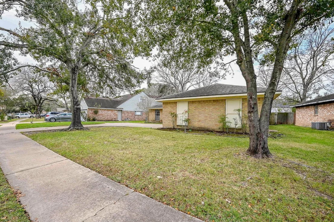 Photo of 5007 Whispering Falls Drive