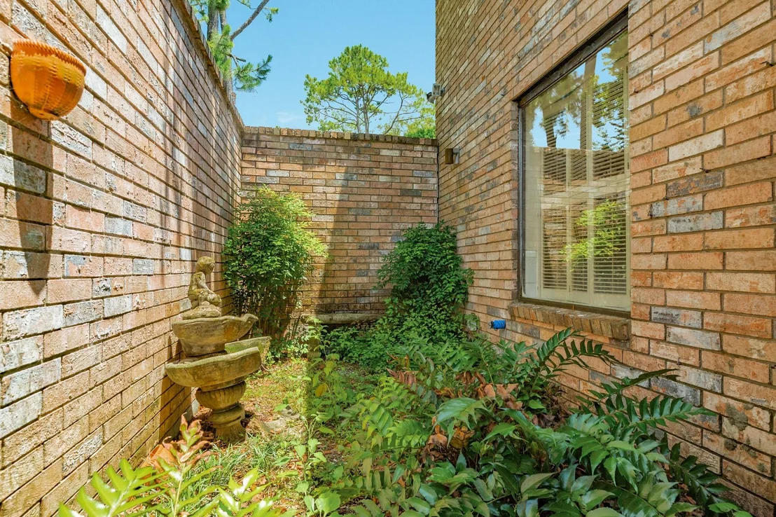 Photo of 110 Sequoia
