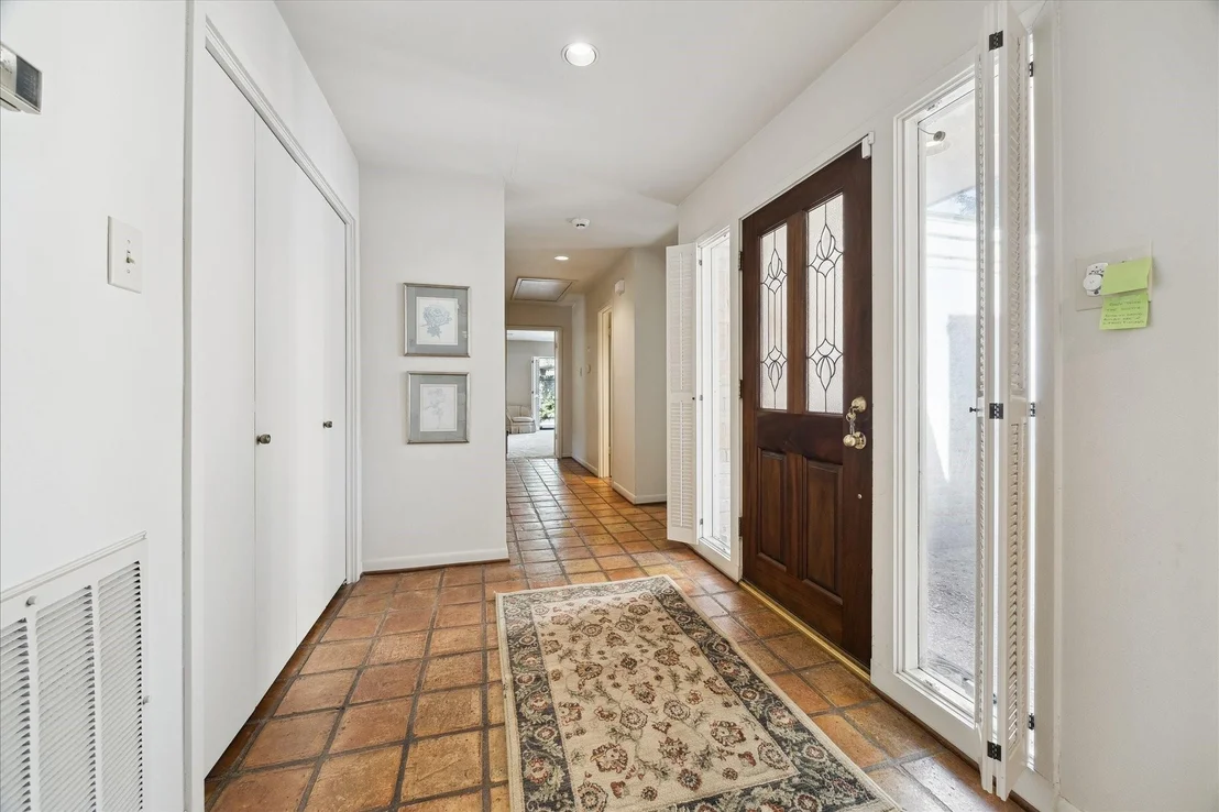Photo of 306 Commodore Way