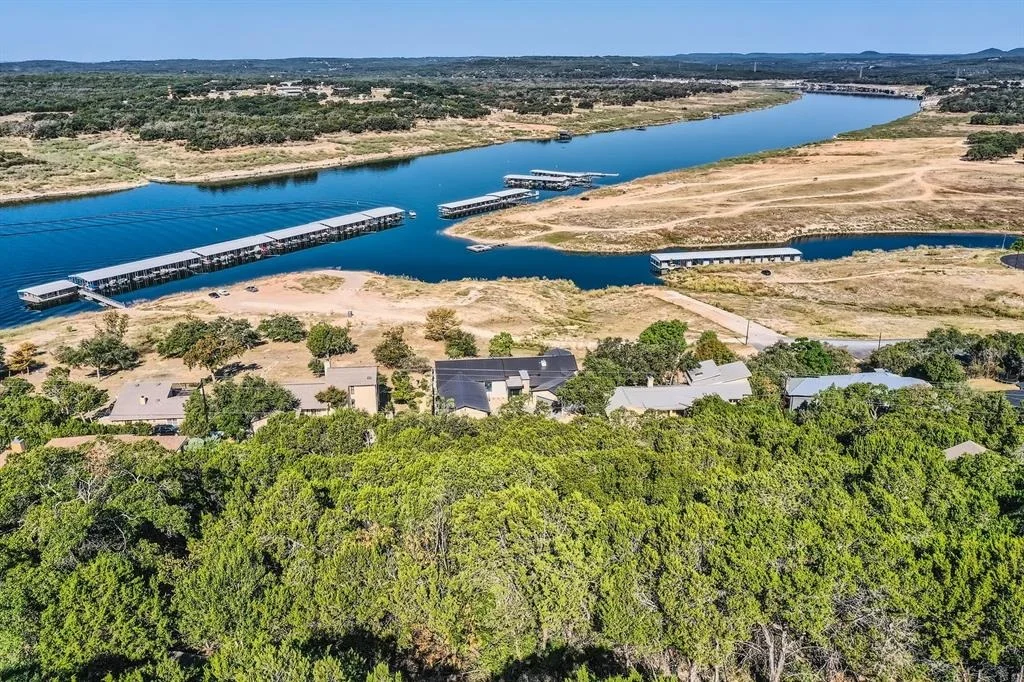 Photo of 6101 Lakeshore Drive