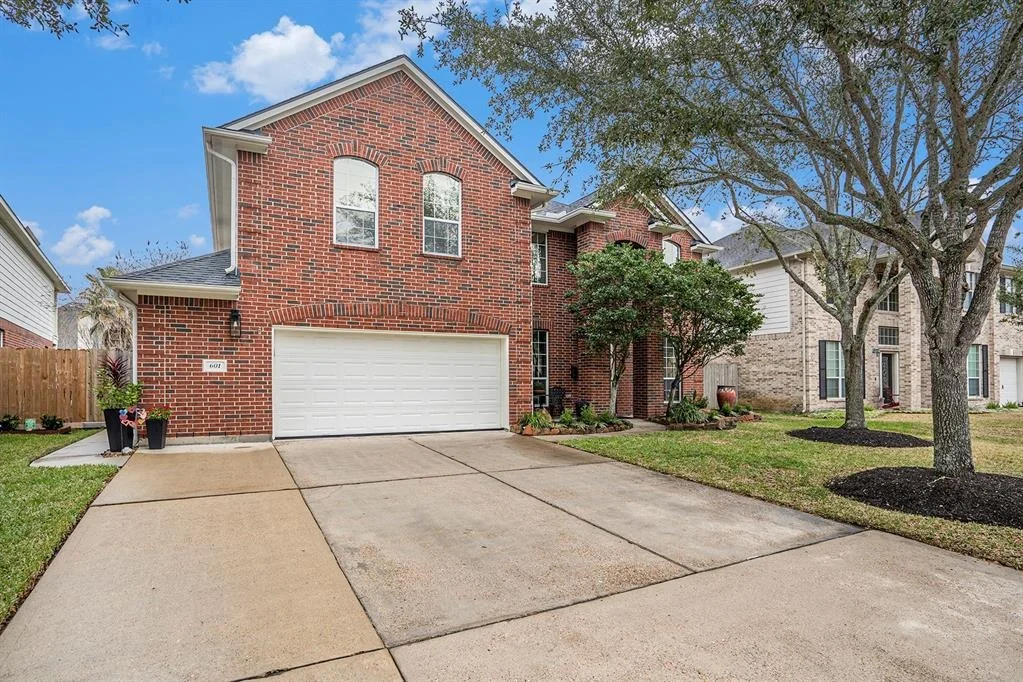 Photo of 601 White Oak Pointe