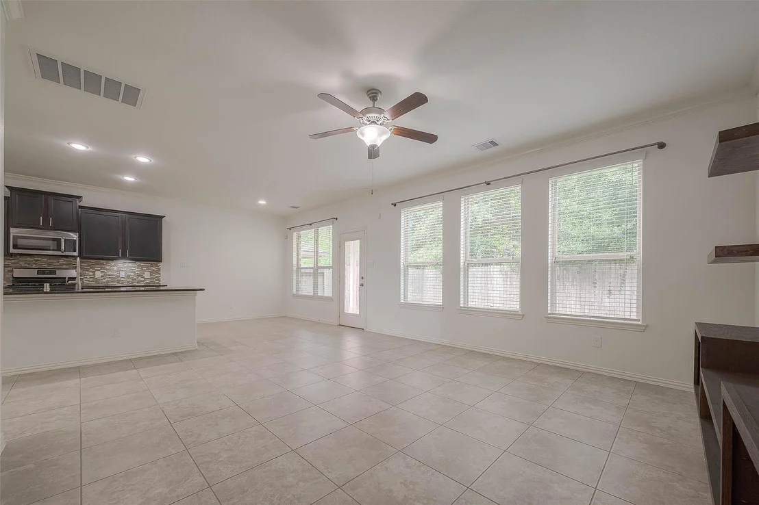 Photo of 2261 Oak Circle Drive N