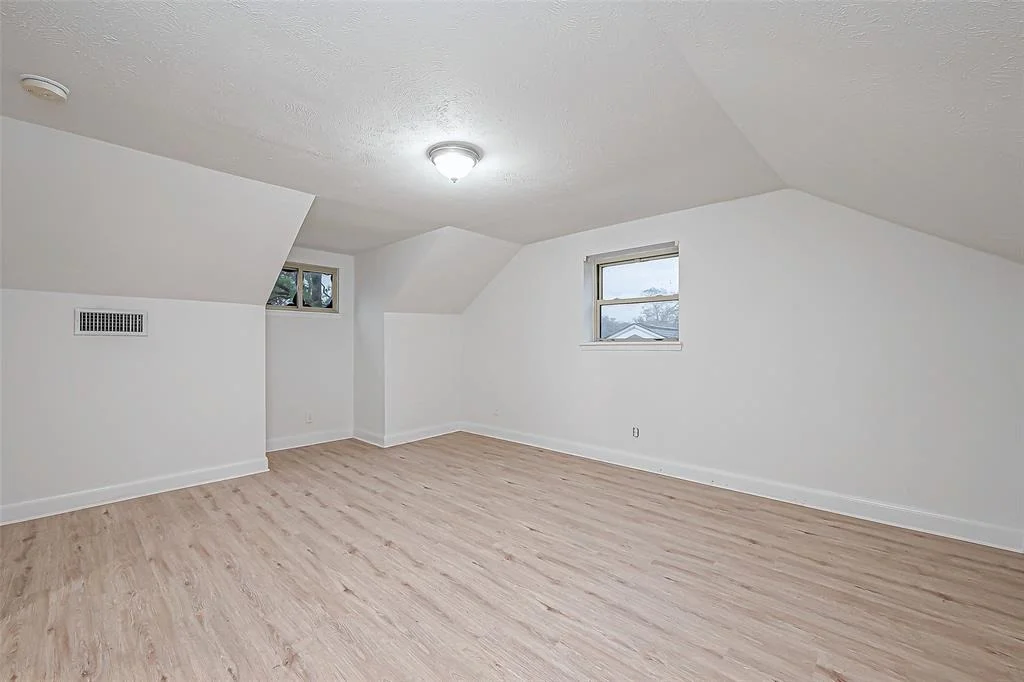 Photo of 9538 Meadowcroft Drive