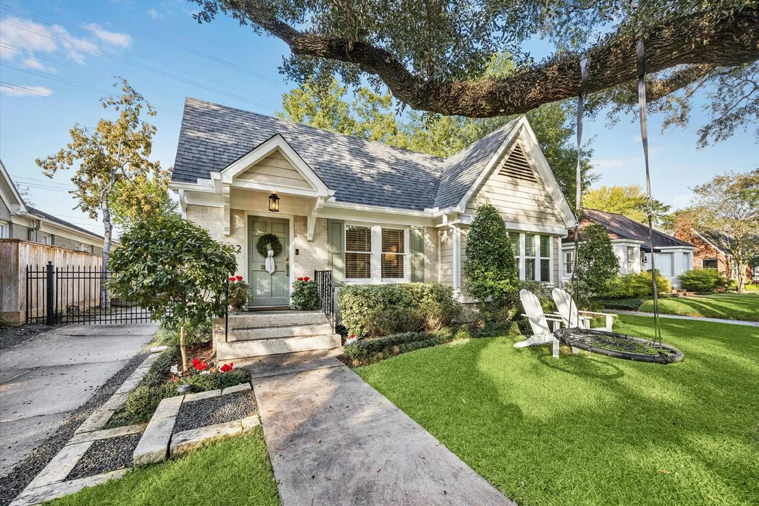 Photo of 1402 Vassar Street