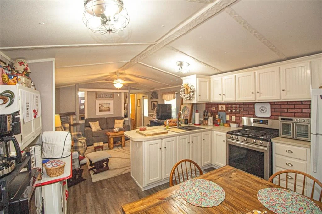 Photo of 305 Red Oak