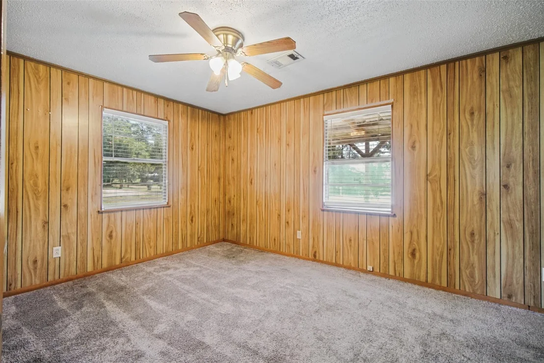 Photo of 384 Lakeview Drive