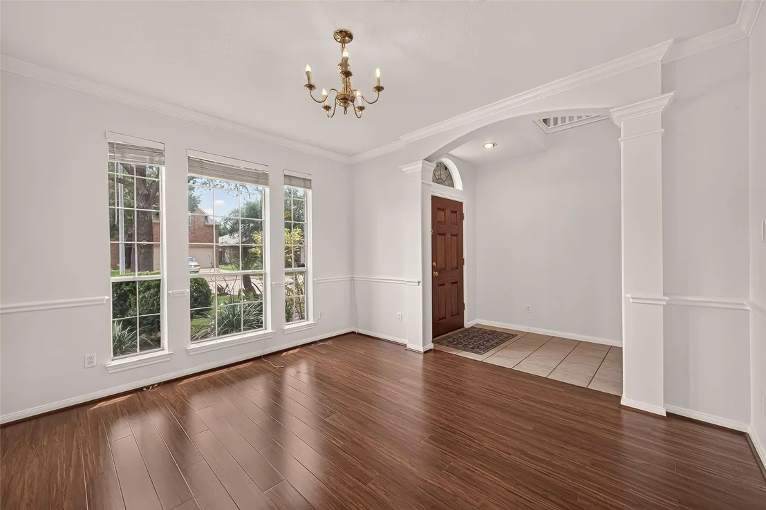 Photo of 6027 Dunsley Drive