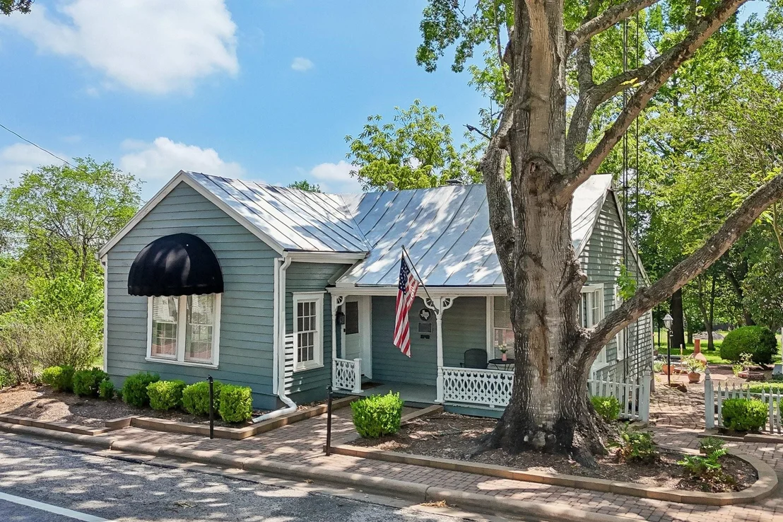 Photo of 4925 Main Street