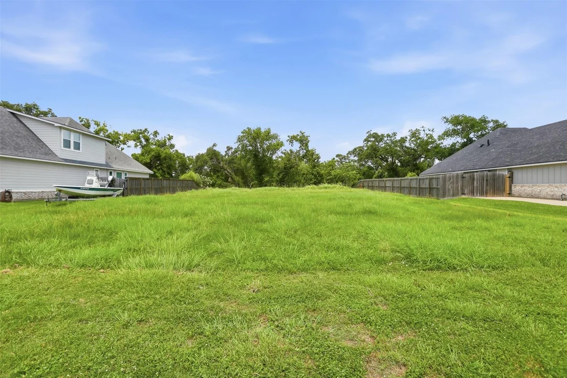 Photo of 208 Creekside Lane