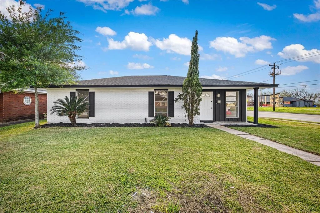 Photo of 2102 Cherry Lane