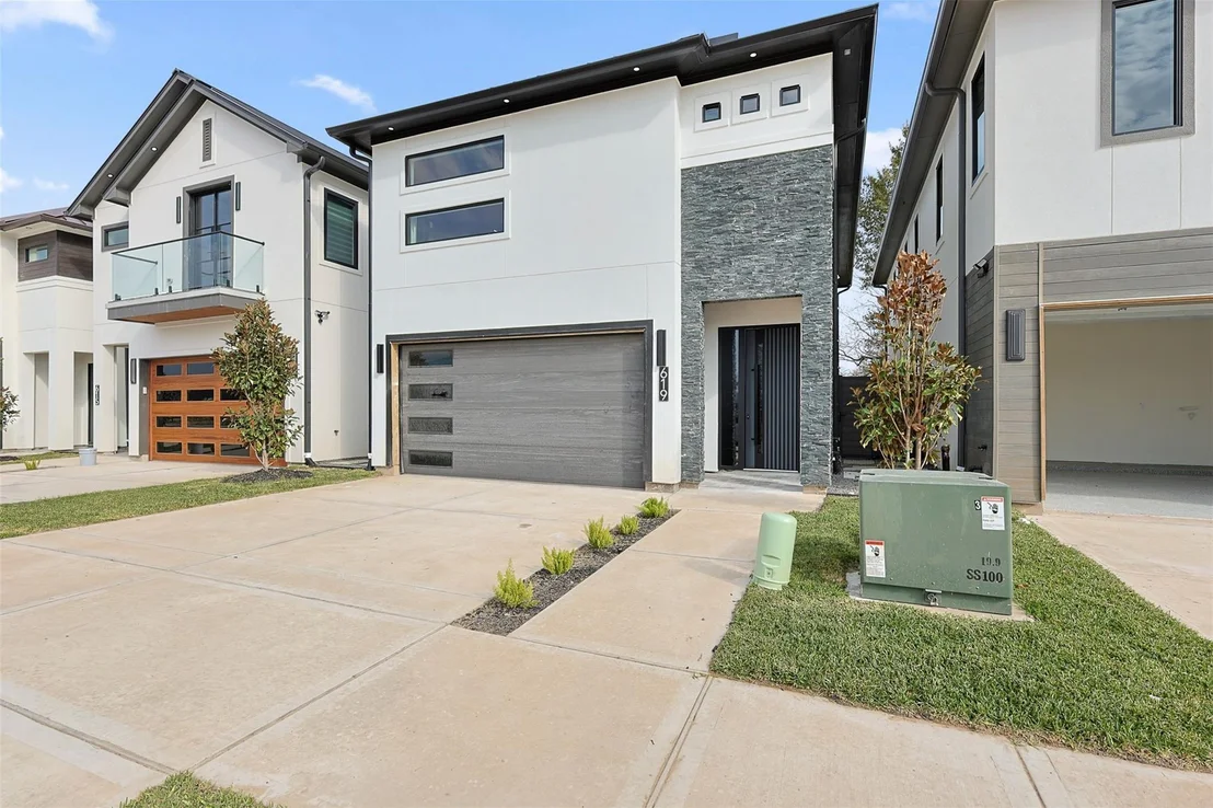 Photo of 619 Rolling Oaks