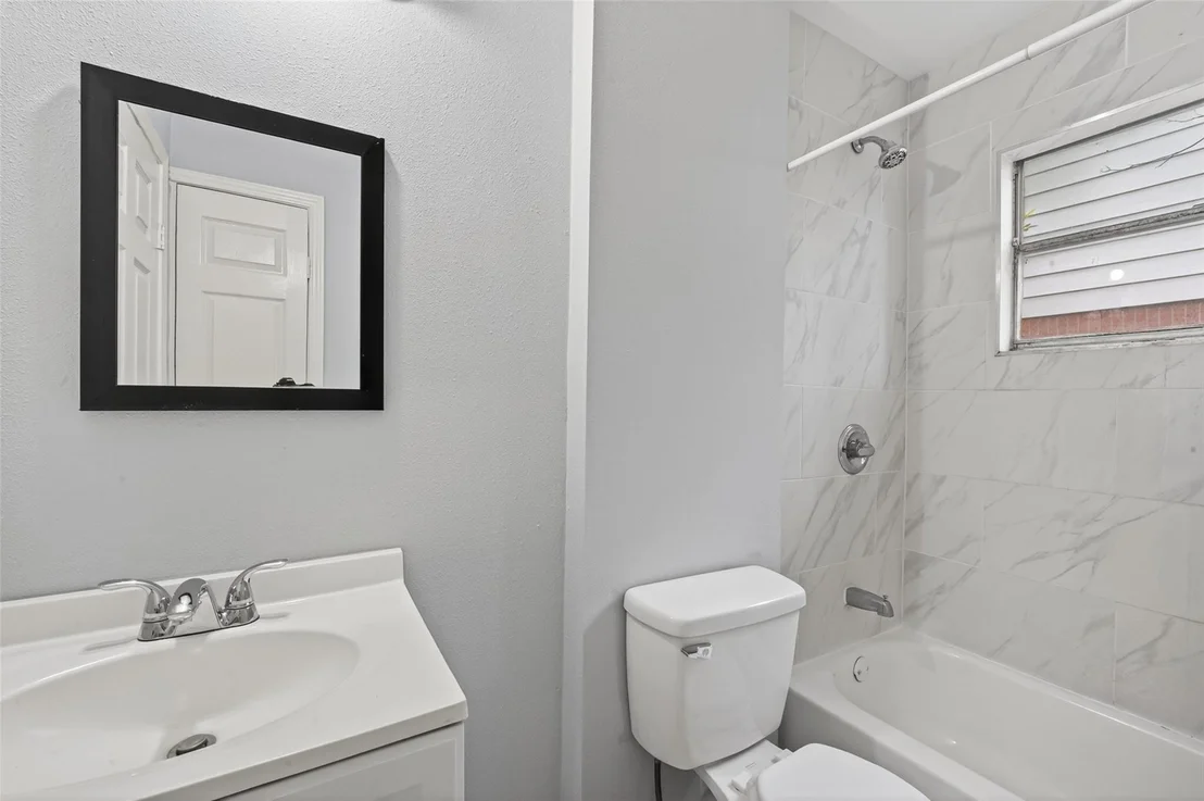 Photo of 3918 Tavenor Lane