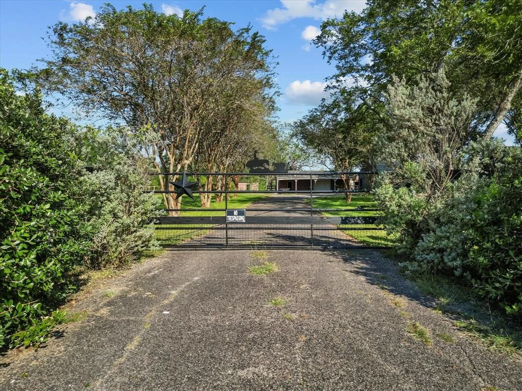 Photo of 5018 Wickwillow Lane