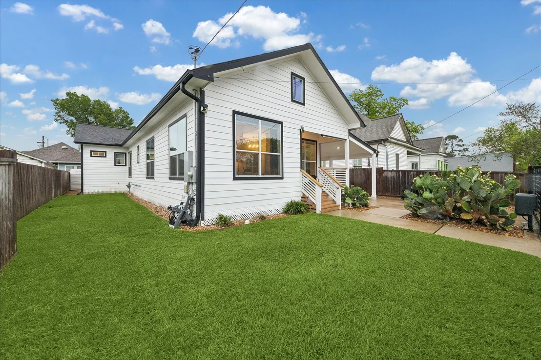 Photo of 2112 Common Street