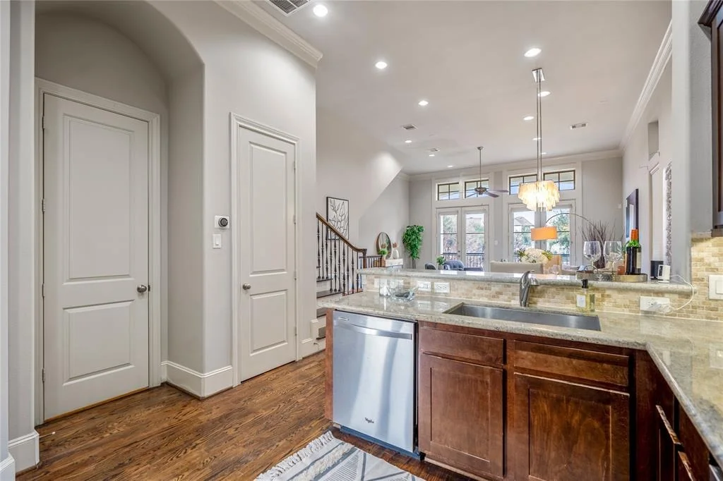Photo of 10913 Upland Park