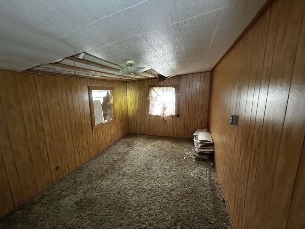Photo of 323 W 6th Street