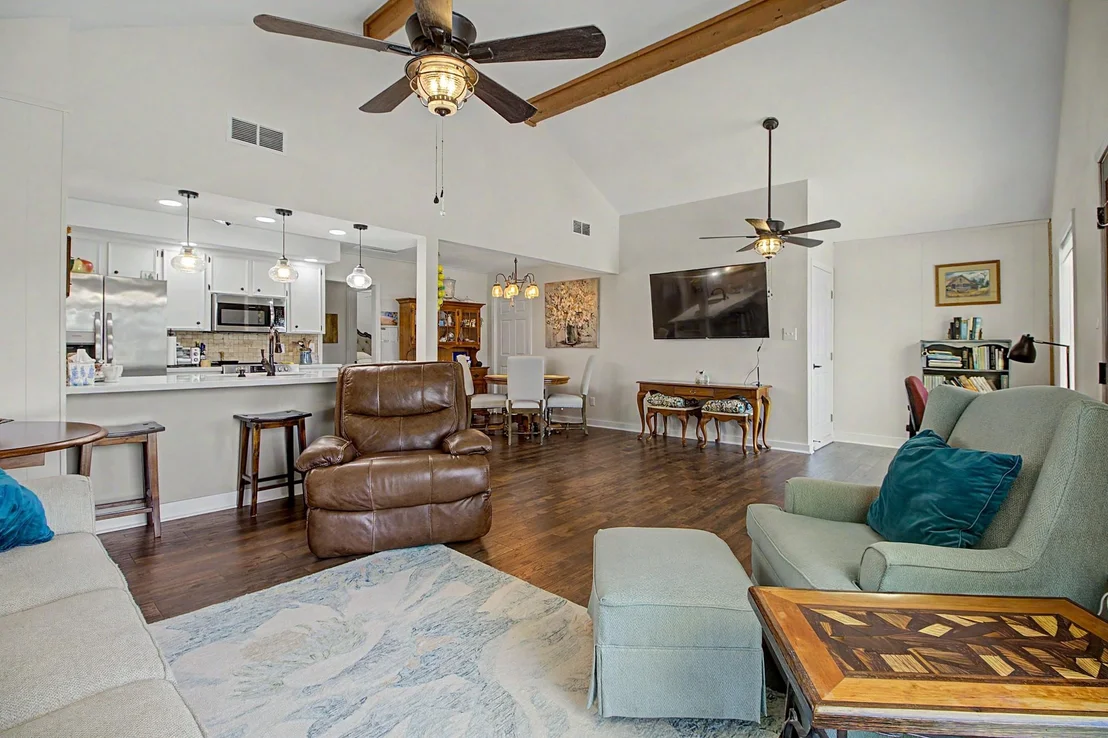 Photo of 17 Lakeview Drive