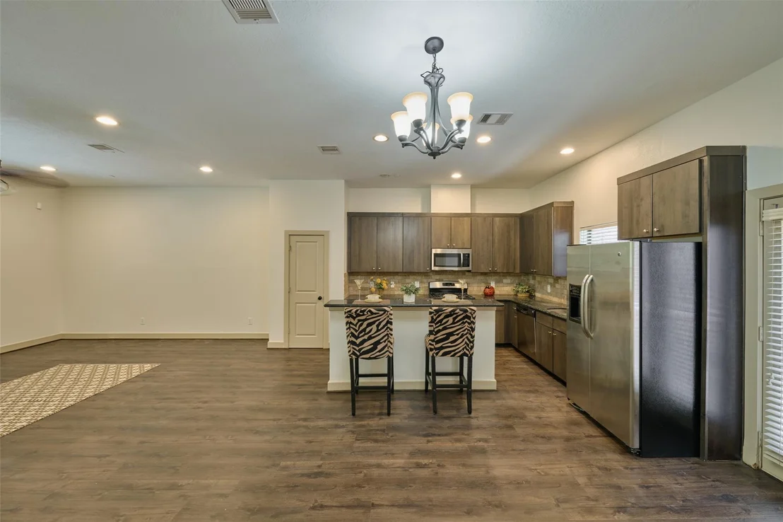 Photo of Unit E at 2422 Navigation Boulevard