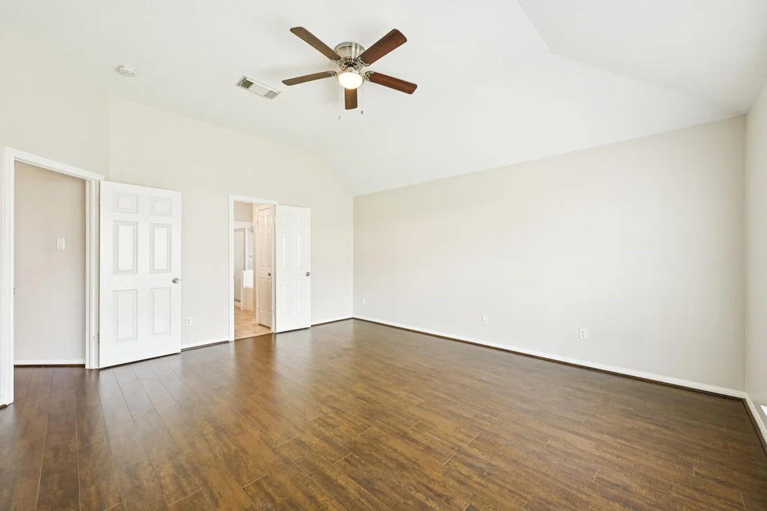 Photo of 1023 E Hampton Drive