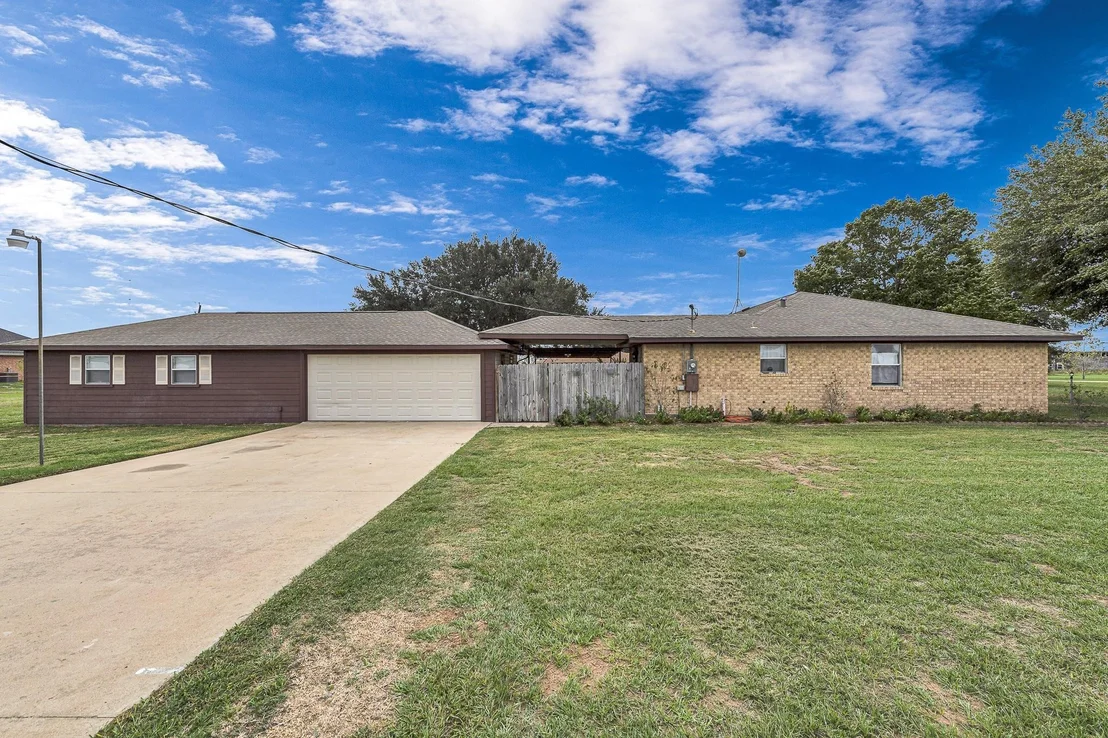 Photo of 1181 Schmidt Road