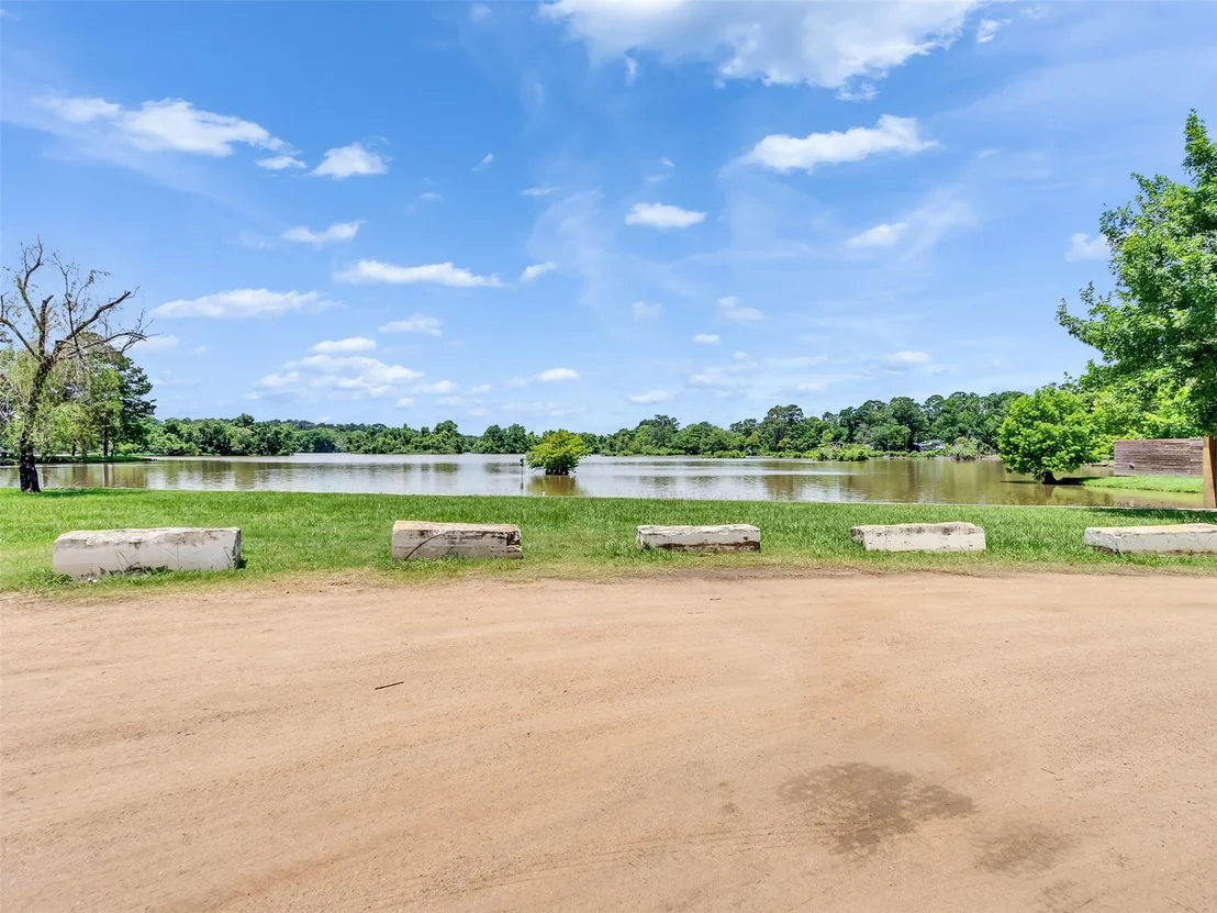 Photo of 351 White Oak Drive