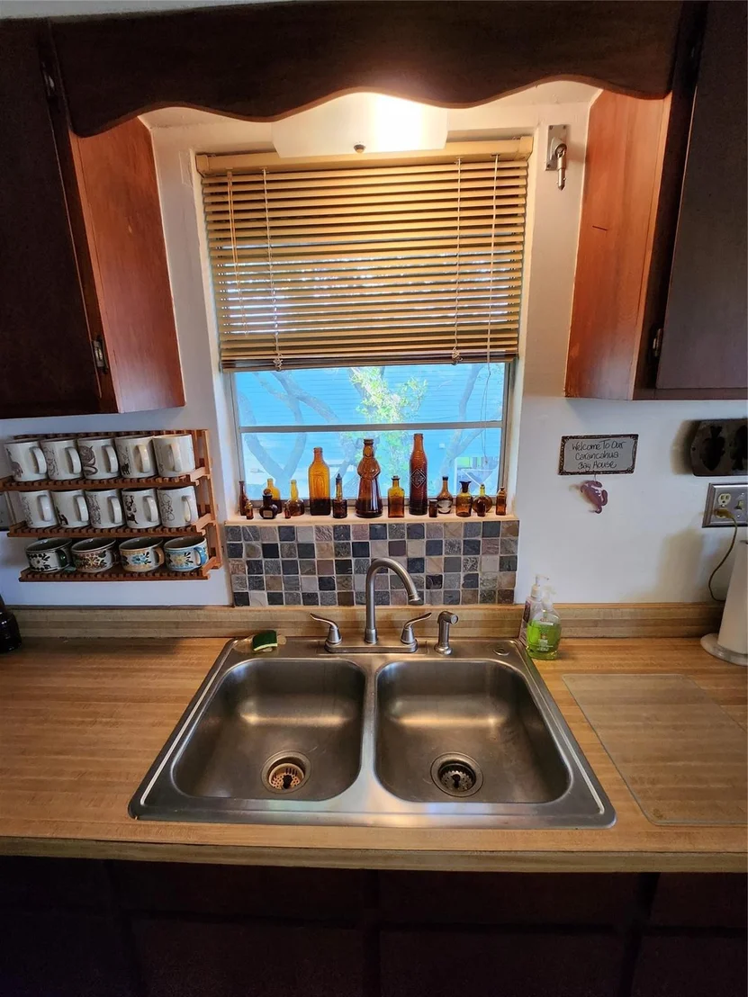 Photo of 2182 W Bayshore Drive
