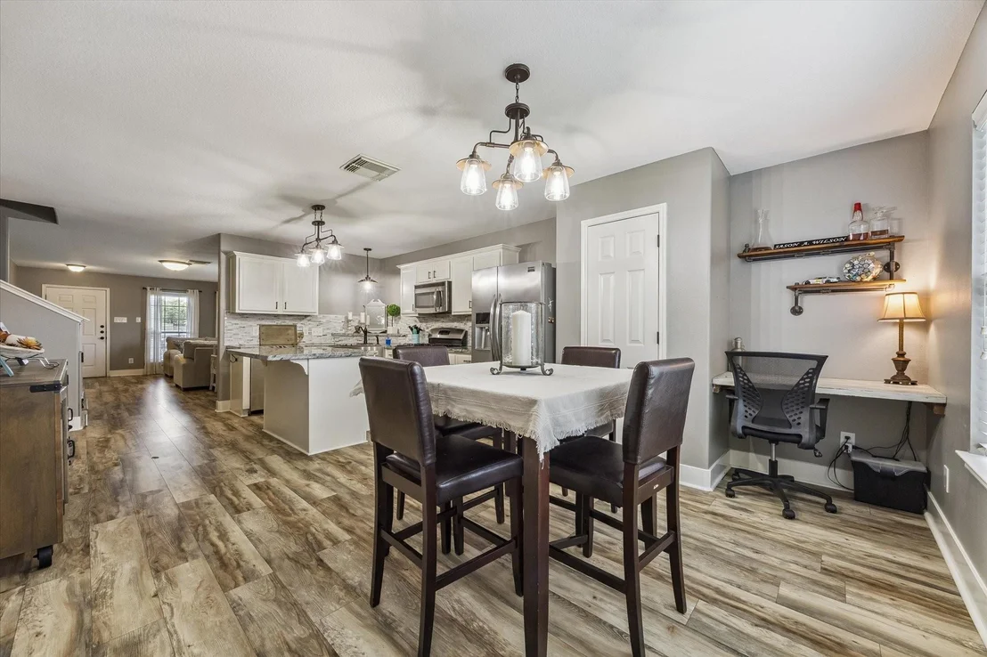 Photo of 1041 Riverwood Drive