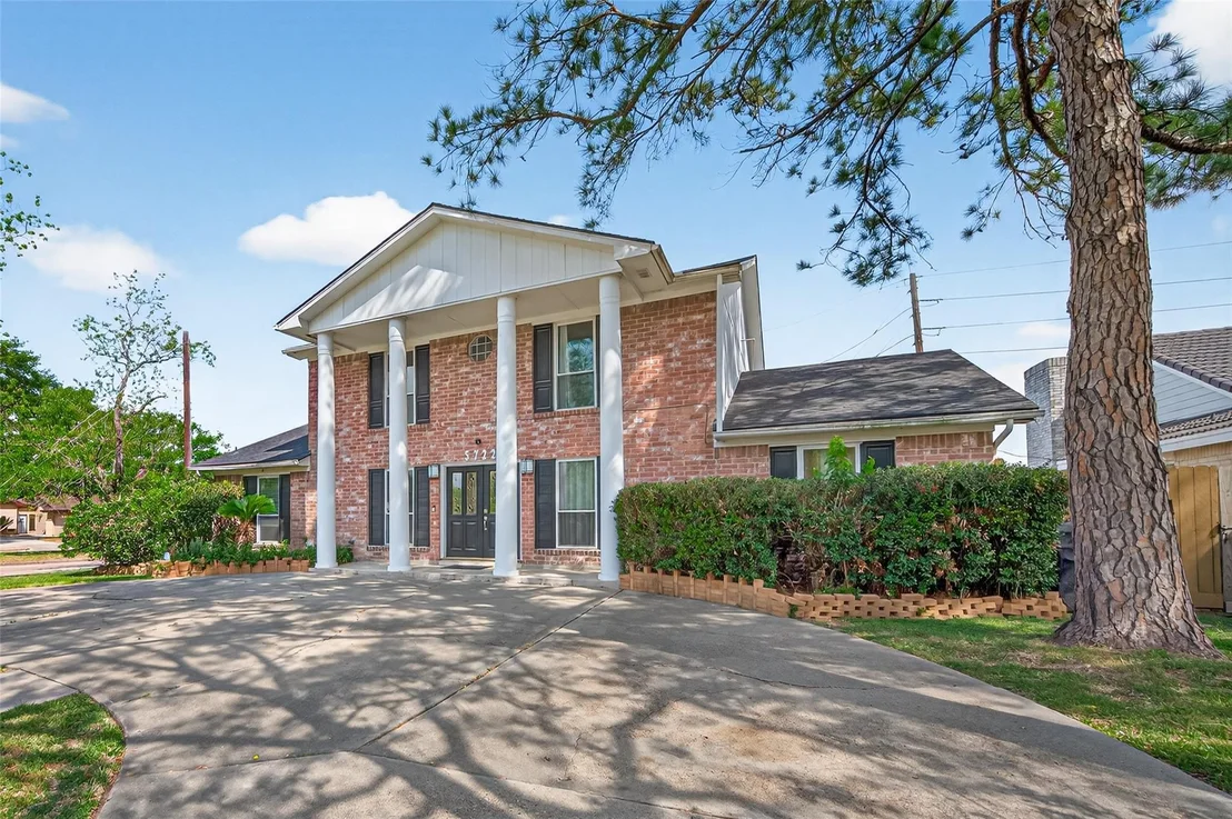 Photo of 5722 Arncliffe Drive