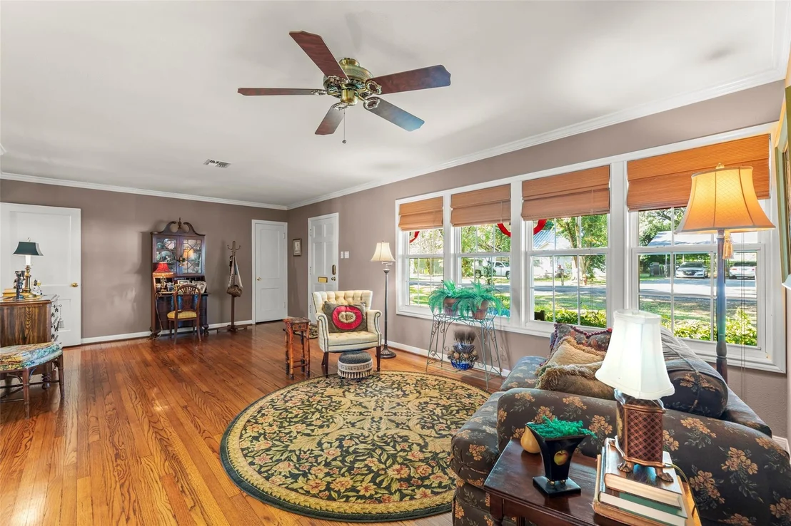 Photo of 815 Merry Lane