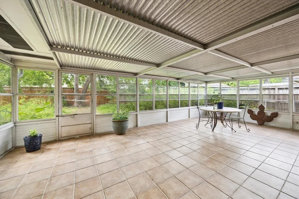 Photo of 2110 Chippendale Road