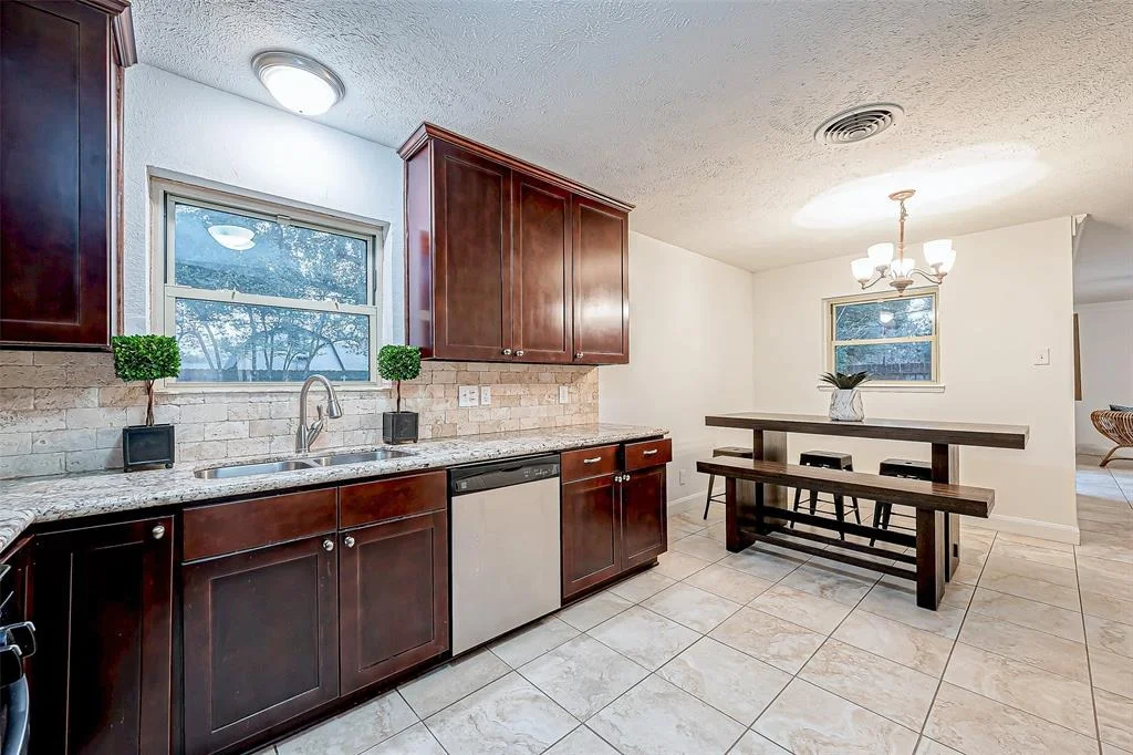 Photo of 9538 Meadowcroft Drive