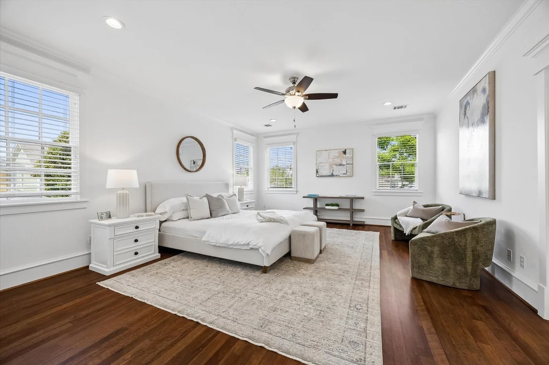 Photo of 705 W 9th Street