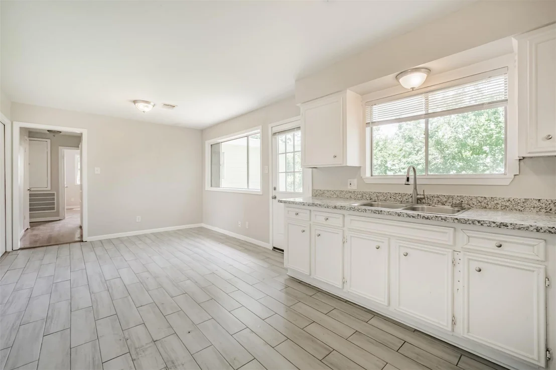 Photo of 1306 Glencrest Drive