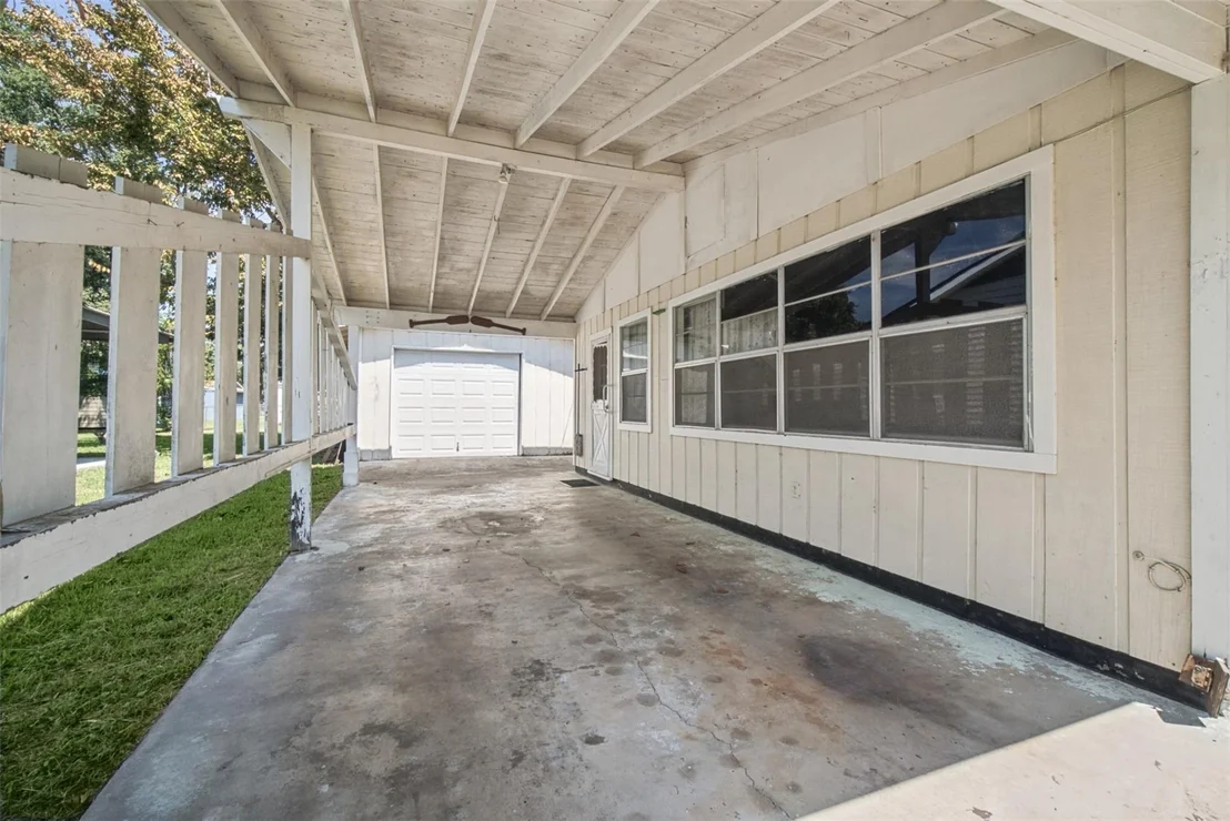 Photo of 384 Lakeview Drive