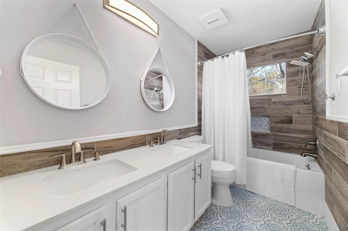 Photo of 183 N Village Knoll Circle