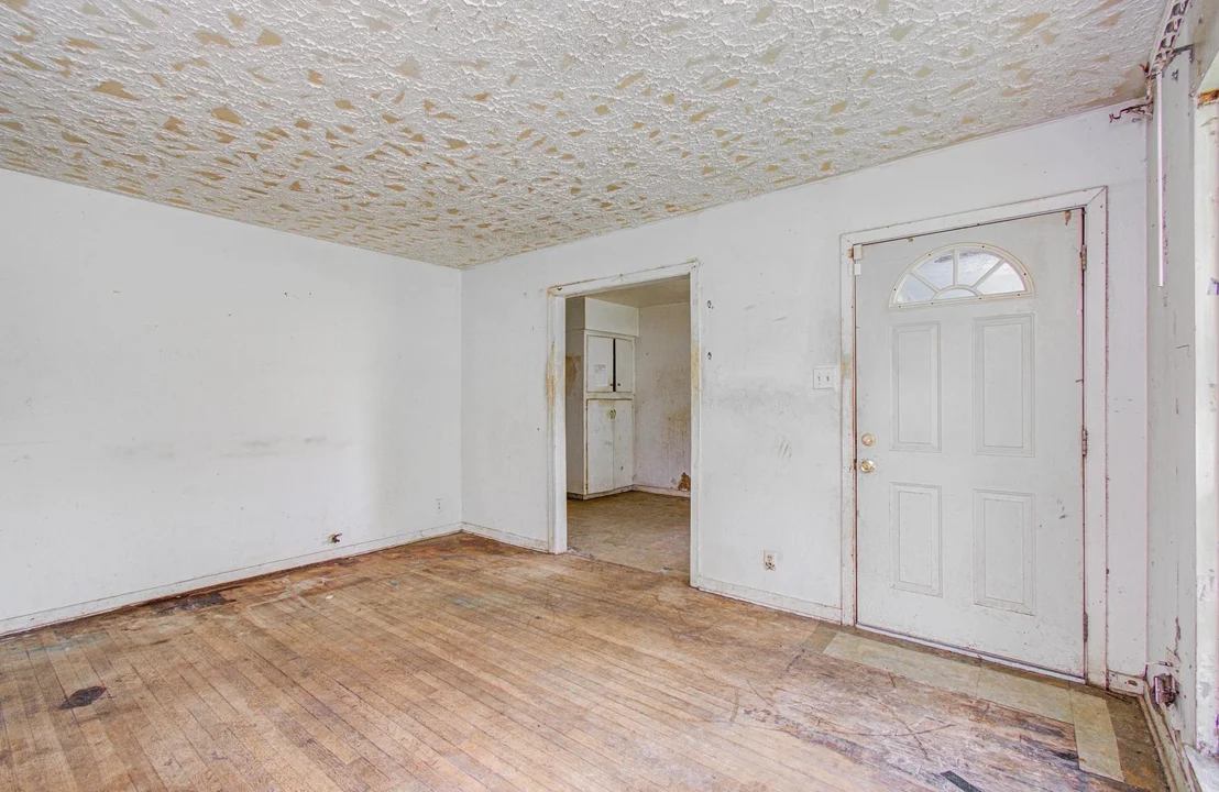 Photo of 4110 Howcher Street